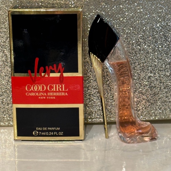Mini / Travel Size Carolina Herrera Very Good Girl - Picture 2 of 3